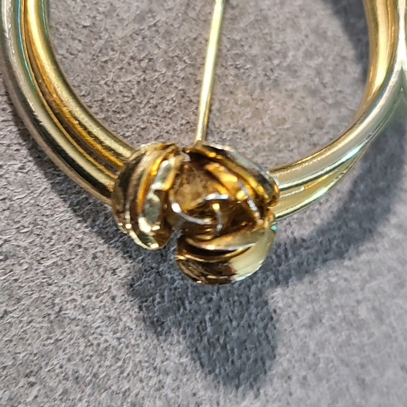 Vtg Elegant Gold‎ Tone Circular Brooch Flower Rose Vintage - Picture 2 of 7